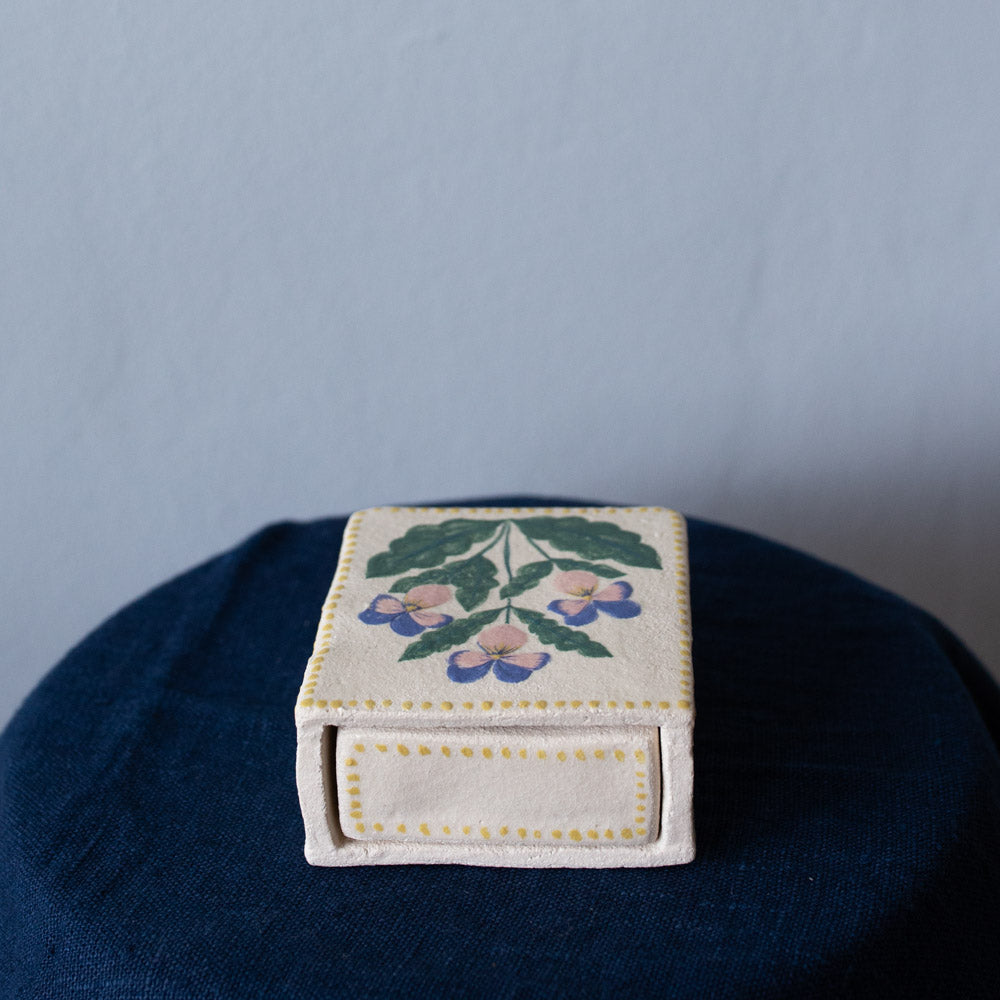 Violet, Ceramic box