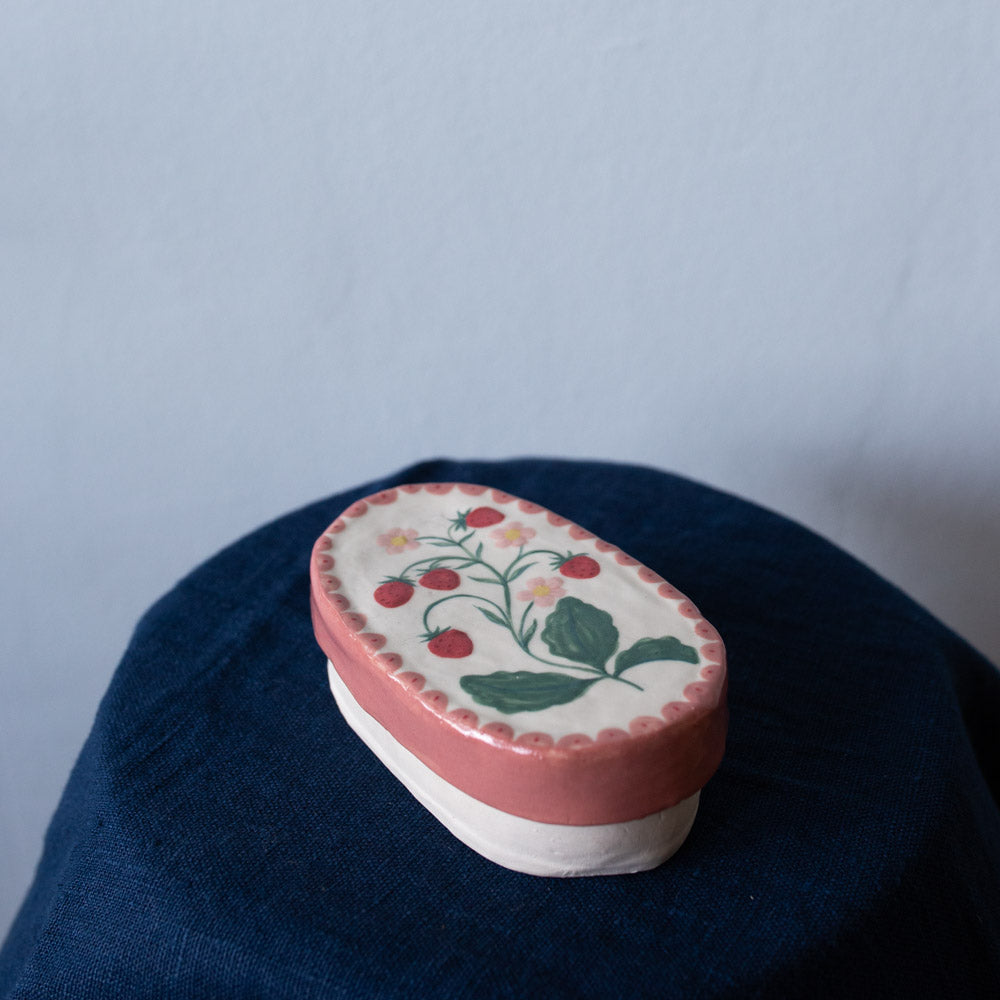 Wild strawberries, Ceramic jar